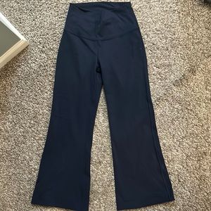 Lululemon women’s size 4 navy flare leggings